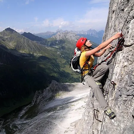Happy Stubai Hotel 4*