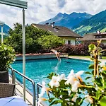 Happy Stubai